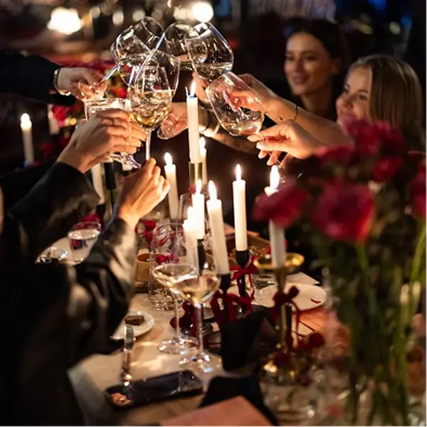  Private and corporate events (weddings, anniversaries, banquets)