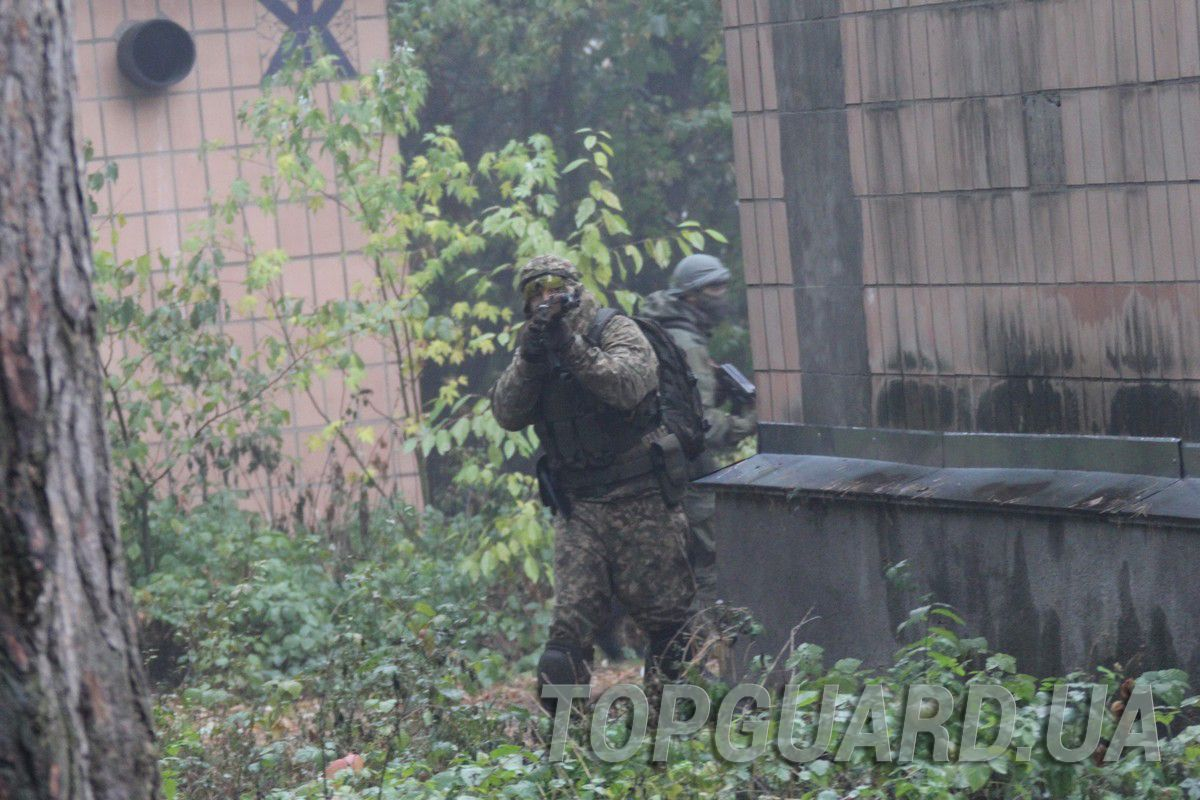 Подготовка охранников и телохранителей TopGuard по современным боевым стандартам, стрелковая подготовка, тактика малых групп, медицина катастроф и работа в условиях повышенного риска