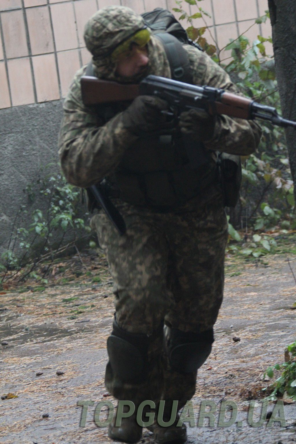 Подготовка охранников и телохранителей TopGuard по современным боевым стандартам, стрелковая подготовка, тактика малых групп, медицина катастроф и работа в условиях повышенного риска