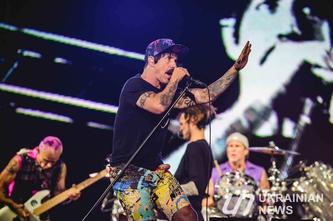 Обеспечение безопасности группы Red Hot Chili Peppers во время концерта в Киеве, личная охрана музыкантов, транспортное сопровождение и логистика от компании TopGuard
