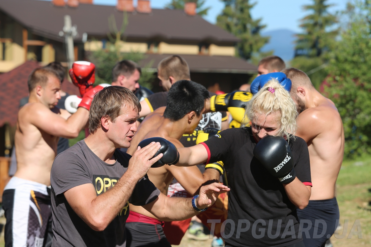 Подготовка телохранителей TopGuard в высокогорном кемпе в Карпатах, интенсивные тренировки по ММА и боевому самбо, развитие выносливости и функциональной готовности