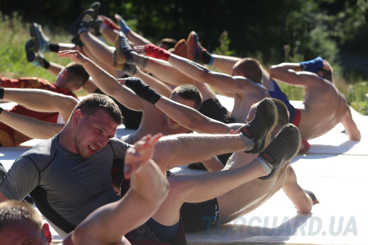 Подготовка телохранителей TopGuard в высокогорном кемпе в Карпатах, интенсивные тренировки по ММА и боевому самбо, развитие выносливости и функциональной готовности