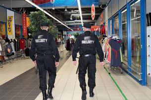 охрана магазинов ритейла, охрана супермаркетов, охрана торговых центров, retail security services, физическая охрана магазина, служба безопасности магазина, предотвращение краж, безопасность покупателей, охрана торгового зала, видеонаблюдение в магазине, противопожарная безопасность, эвакуация посетителей, охранная компания ТопГард, охрана сетевых магазинов, безопасность ритейла