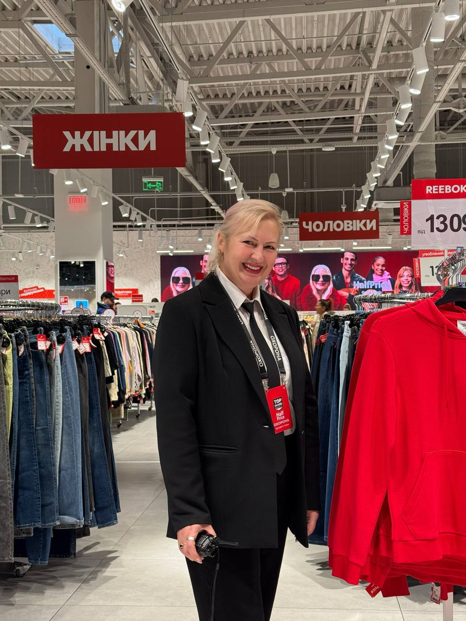 Ассортимент HalfPrice, брендовая одежда, премиальные бренды, скидки до 80 процентов, магазин HalfPrice, ТРЦ Respublika Park