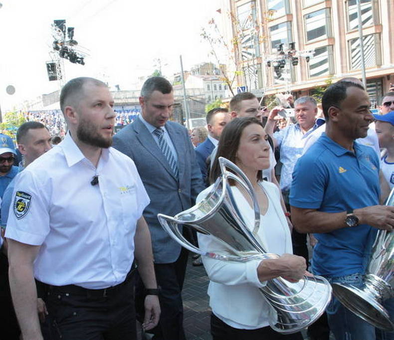Kyiv Mayor Vitaliy Klitschko, UEFA Champions League final cup 2018 and TOPGUARD, as a personal guard of the mayor and cup.